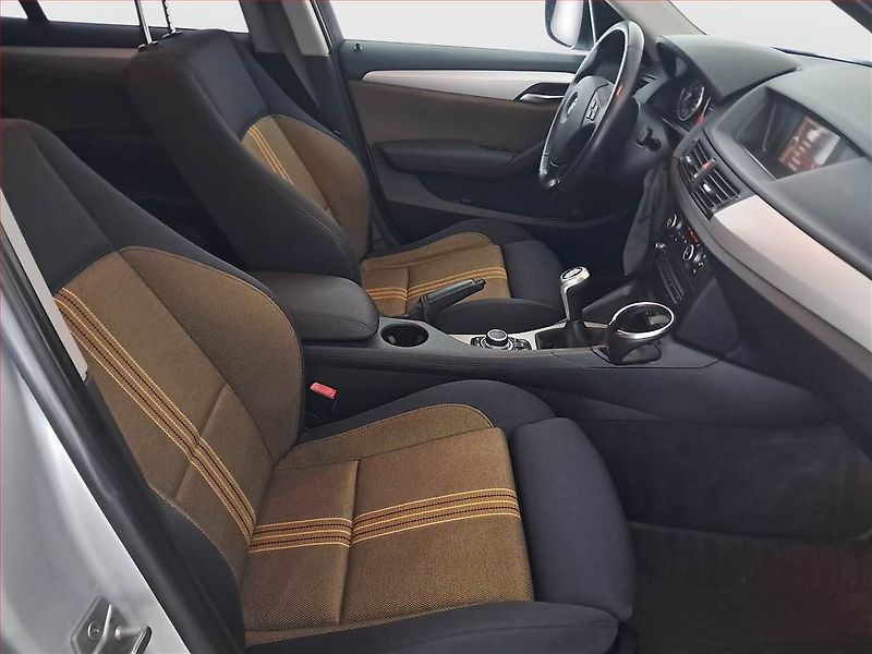 BMW X1 (2010) xDrive20d, 4X4, Navi, Xenony - fotka 9 z 16