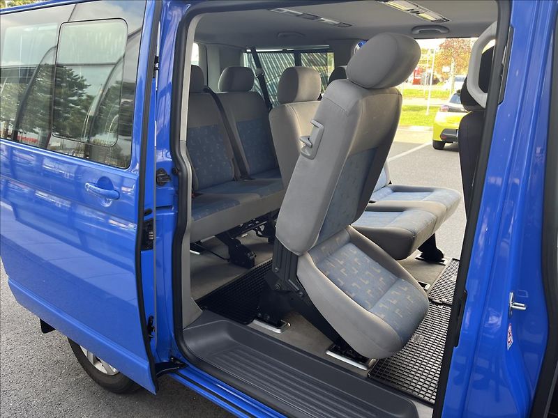 Volkswagen Caravelle 2,5 TDI - fotka 17 z 29
