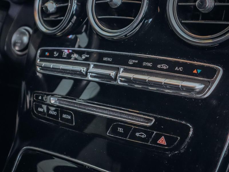 Mercedes-Benz GLC 250 4M AMG - fotka 15 z 24