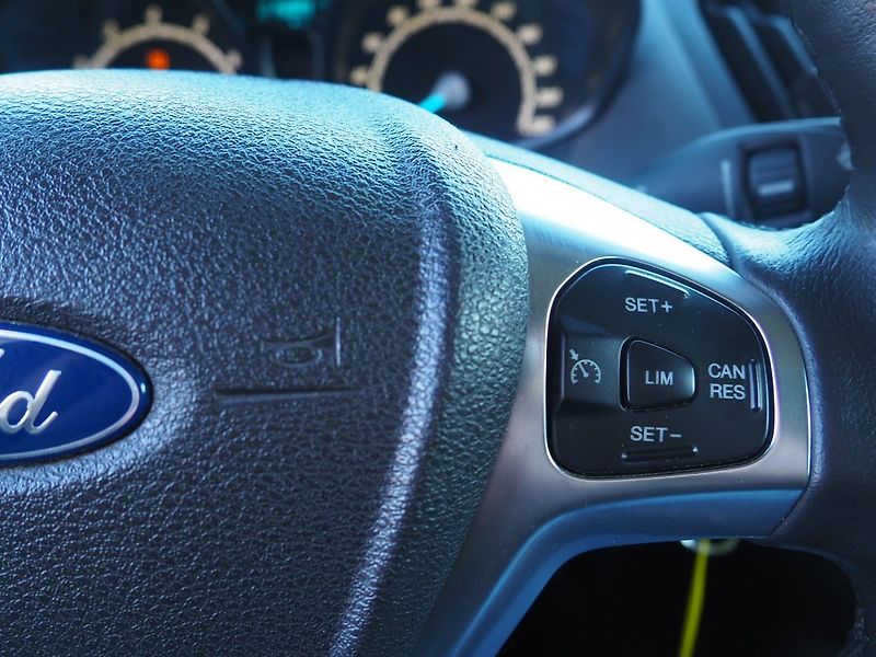 Ford Tourneo Courier (2015) 1.0i EcoBoost, 74 kW - fotka 22 z 34