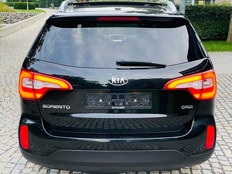 Kia Sorento 2.2D 4x4 AUT PANORAMA VÝHŘEV  - fotka 13 z 51