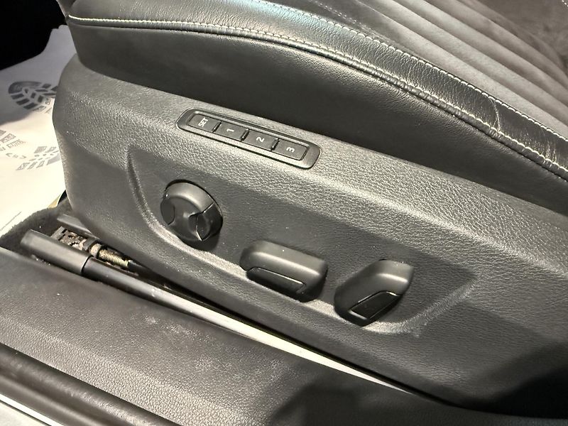 Škoda Superb 2.0 TDI 110kW Style Combi DSG - fotka 11 z 15