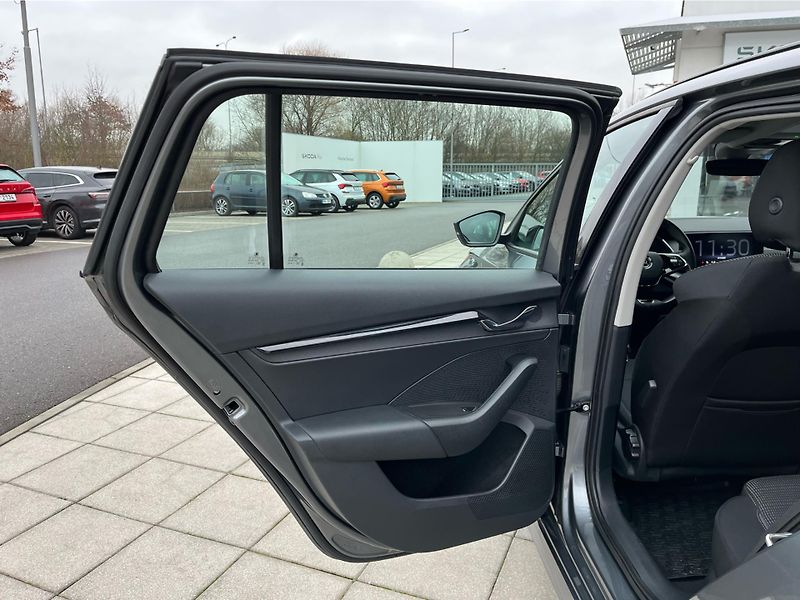 Škoda Octavia 2.0 TDI 110 kW AMBITION - fotka 22 z 28
