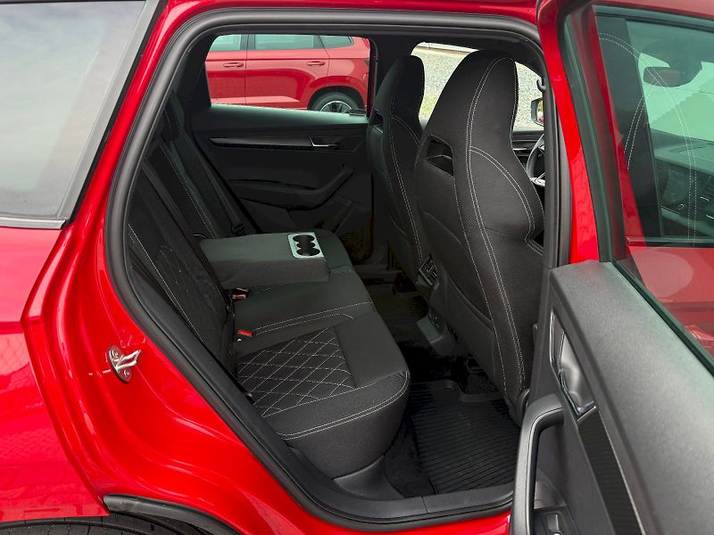 Škoda Karoq (2023) 1.5 TSI 110 kW DSG SportLine - fotka 23 z 25
