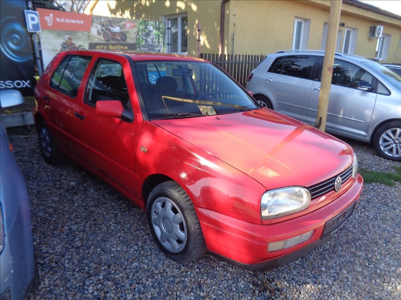 Volkswagen Golf 1,4   JOKER - fotka 1 z 7