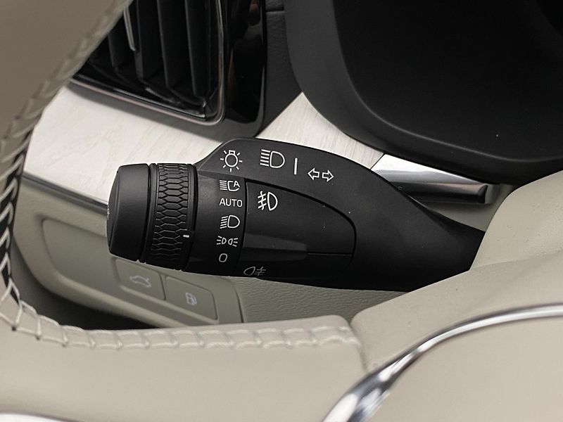 Volvo XC60 T8 AWD RECHARGE DARK ULTRA CZ - fotka 22 z 64