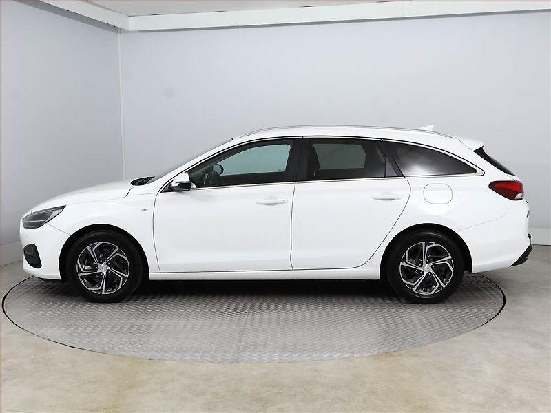 Hyundai i30 (2021) 1.5 T-GDI MHEV, ČR,1.maj - fotka 3 z 16