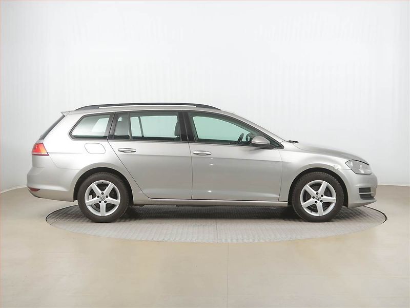 Volkswagen Golf (2013) 1.6 TDI, Automat, Tempomat - fotka 6 z 16