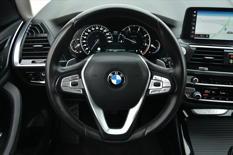 BMW X3 xDrive 20d 140kW XLine HEAD-UP - fotka 14 z 26