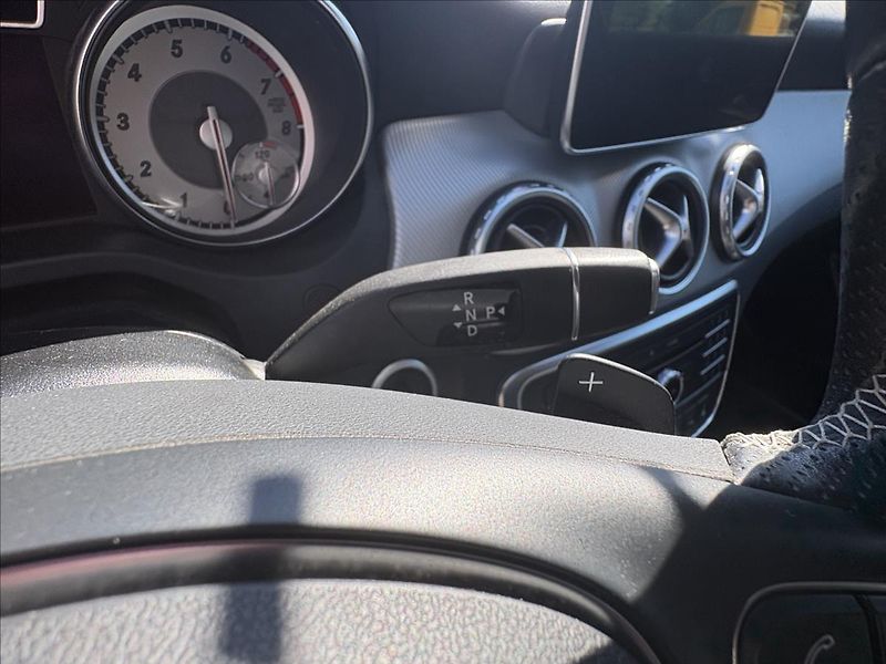 Mercedes-Benz GLA 1,6 200i 115kW Xen,Kamera,Navi - fotka 8 z 41