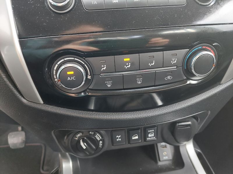 Nissan Navara (2020) Acenta Double Cab 4x4 140Kw  - fotka 12 z 37