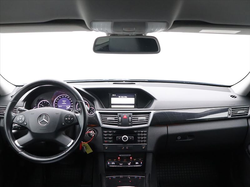 Mercedes-Benz Třídy E 3,0 350CDI 170kW Avantgarde - fotka 33 z 40