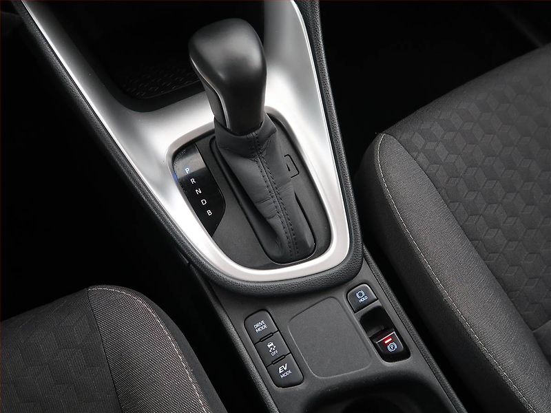 Toyota Yaris (2022) 1.5 VVT-i Hybrid, Automat - fotka 13 z 19