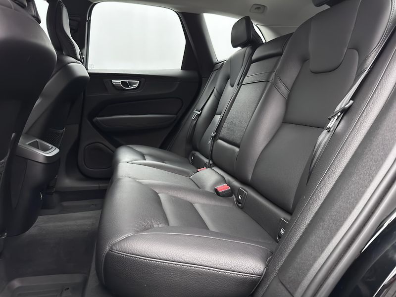 Volvo XC60 D4 AWD MOMENTUM CZ 1.maj - fotka 5 z 39