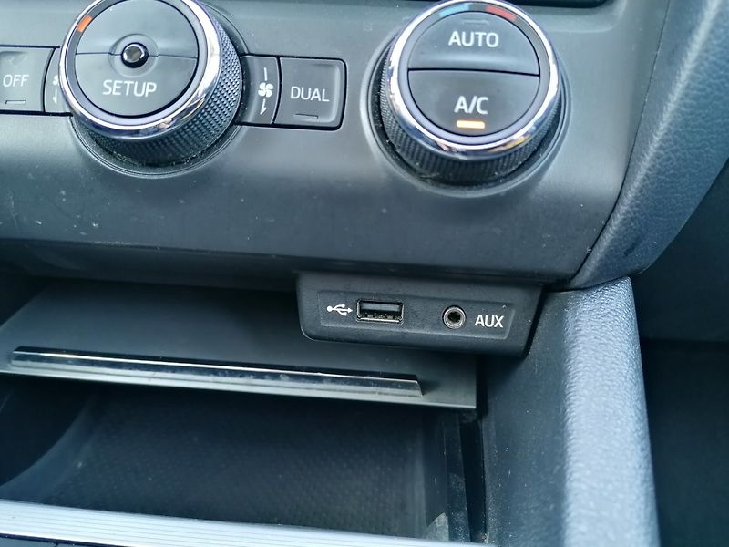 Škoda Octavia (2014) 1.4 TSi 1.majitel ČR - fotka 14 z 20