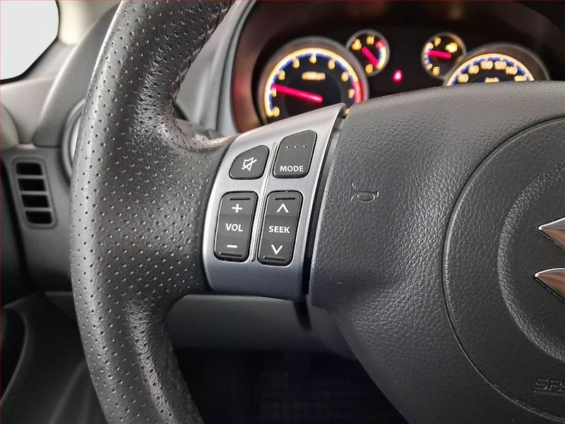 Suzuki SX4 (2013) 1.6 VVT - fotka 15 z 16