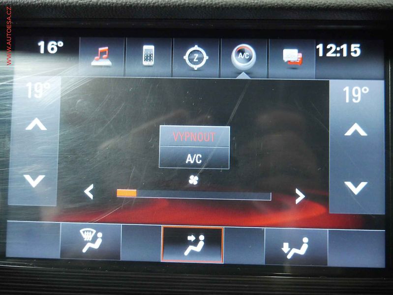 Opel Insignia (2017) 2.0CDTi, Navi, AC - fotka 14 z 19