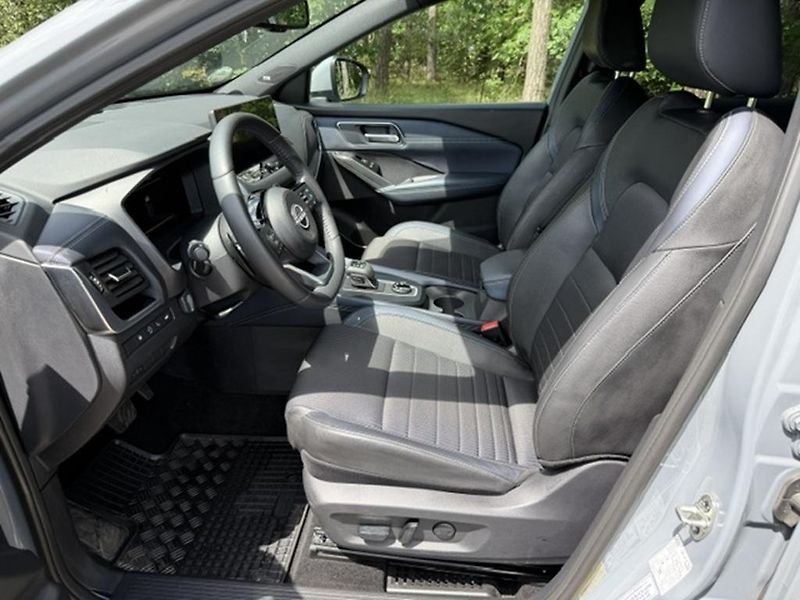 Nissan Qashqai 1.3 DIG-T 116kw Automat - fotka 18 z 43