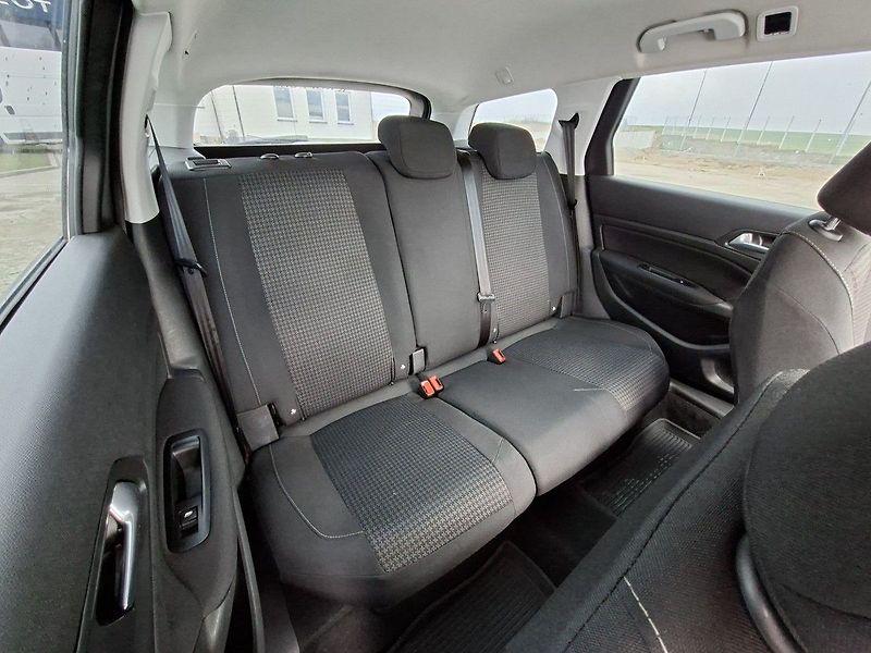 Peugeot 308 SW ACTIVE 1.5 BHDi 130k EAT6 - fotka 6 z 24
