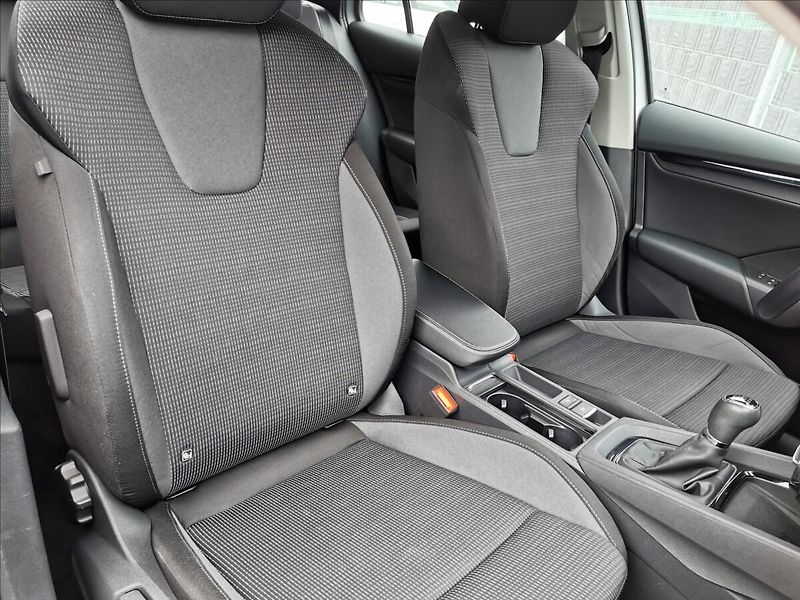 Škoda Octavia IV 2.0 TDI Ambition/Matrix - fotka 15 z 20