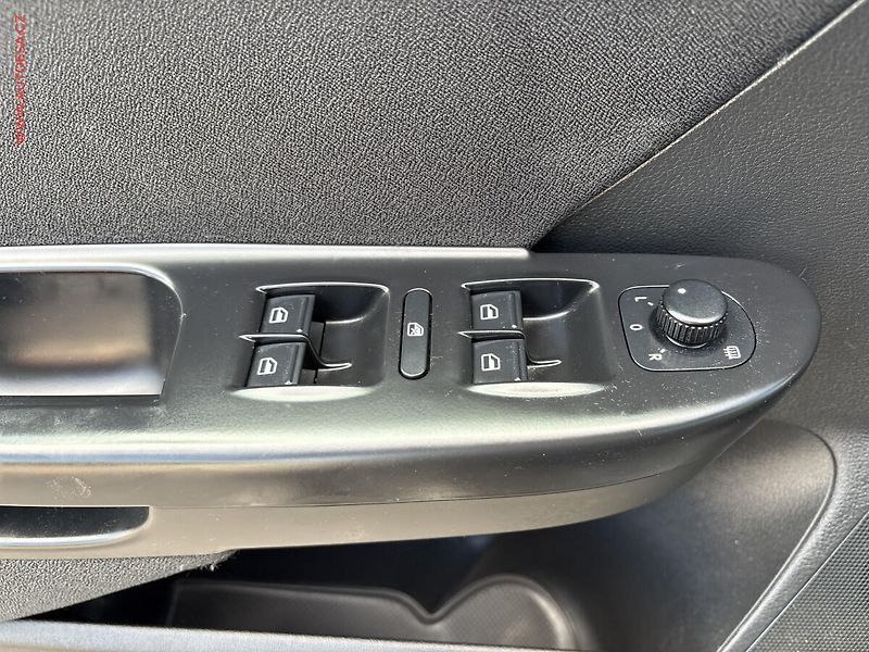 Volkswagen Passat (2007) 1.9 TDi, Comfortline - fotka 12 z 14