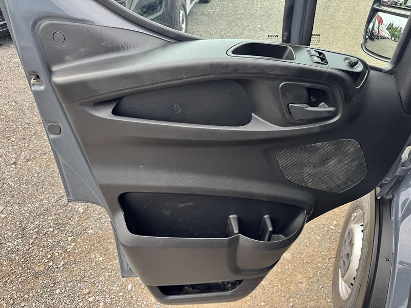 Iveco Daily 3.0,7míst,klima,TZ:3.500kg,DPH - fotka 17 z 33