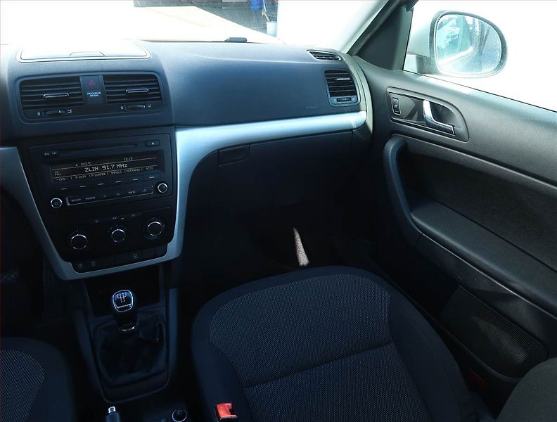 Škoda Yeti (2015) 1.6 TDI, Tempomat - fotka 8 z 17