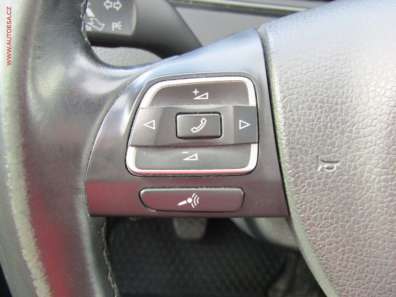 Volkswagen Passat (2014) 2.0TDi, Xenon, panor - fotka 18 z 19