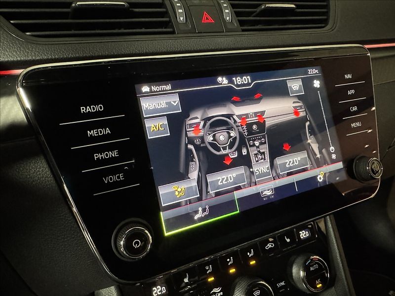 Škoda Superb 1,5 TSi  DSG Sportline Virtual - fotka 41 z 48