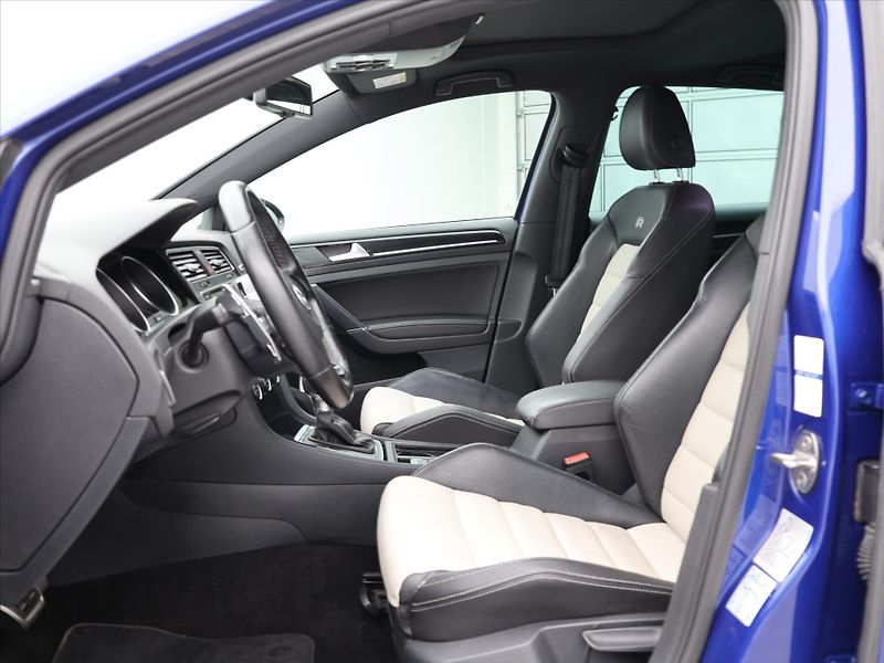 Volkswagen Golf 2,0 TSI R 221kW 4Motion DSG - fotka 11 z 35