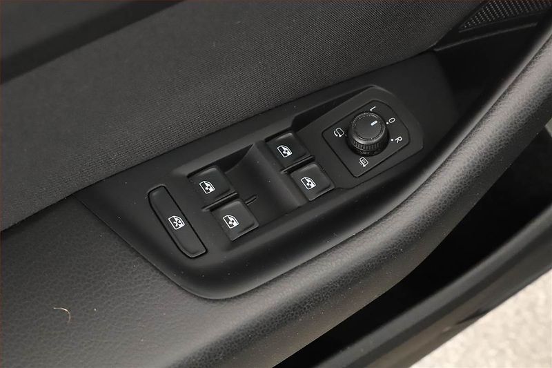 Volkswagen Passat (2022) Business 2.0 TDI, ČR,1.maj - fotka 9 z 18