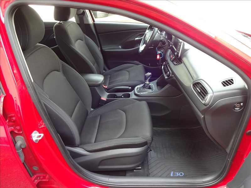 Hyundai i30 1,4 T-GDi 103 kW Fastback - fotka 28 z 55