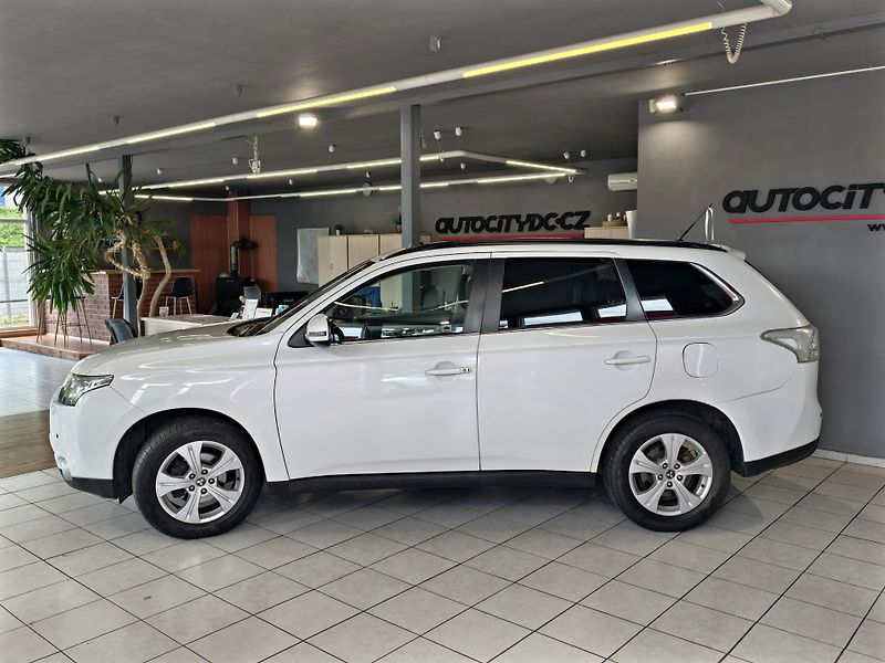 Mitsubishi Outlander 2.2 DI-D 110kW A/T, 7MÍST, 4x4 - fotka 4 z 27