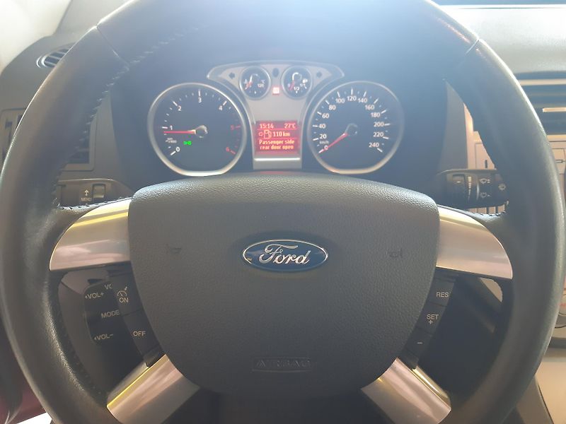 Ford Kuga 2.0 TDCI 4x4 TITANIUM - fotka 12 z 24