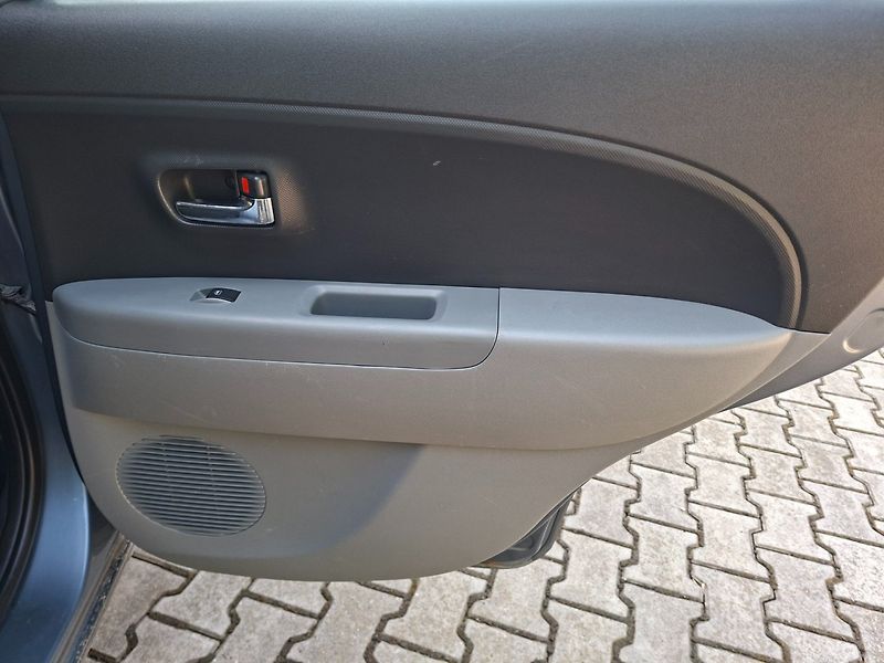 Daihatsu Sirion (2006) 1.3i 67kW AUT 4WD - fotka 29 z 39
