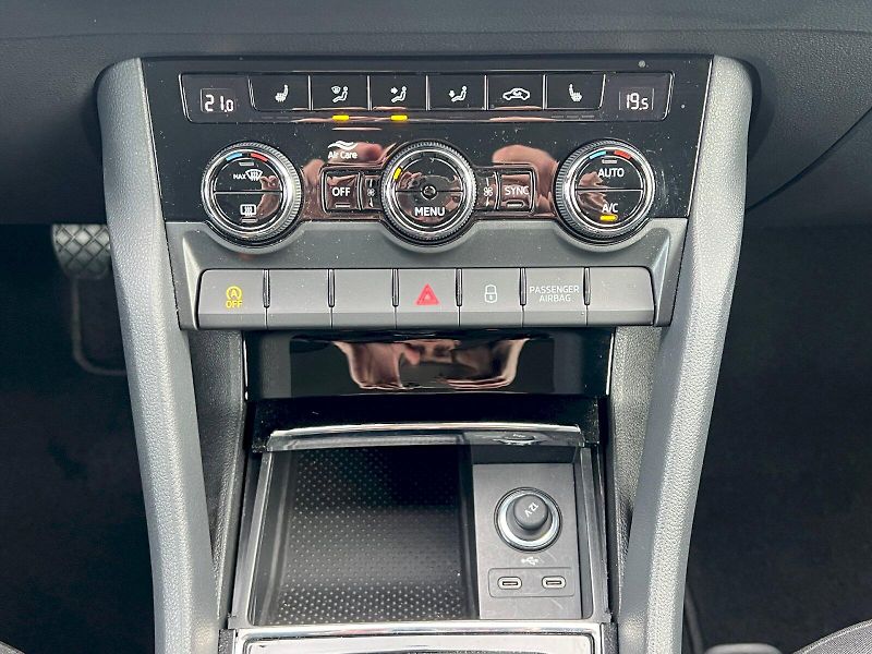 Škoda Karoq (2025) Selection 1.5TSi 110kW 6°manuá - fotka 26 z 30