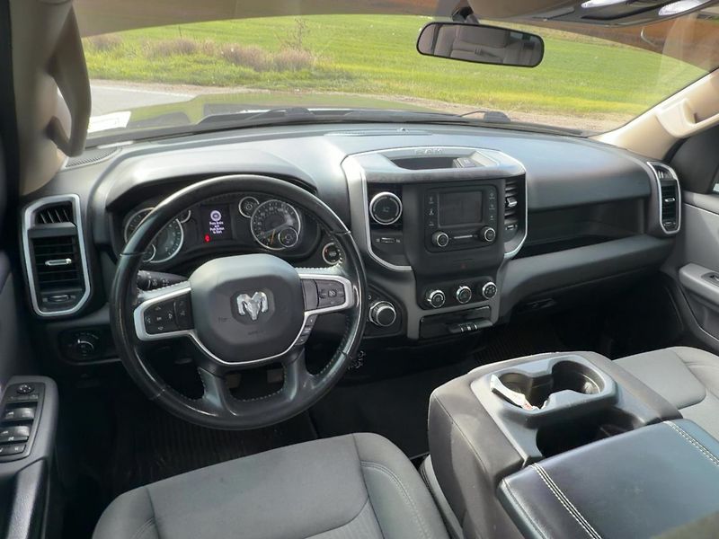 Dodge RAM 1500 (2020) 3,6 Bighorn Lonestar Quad 4x4  - fotka 12 z 19