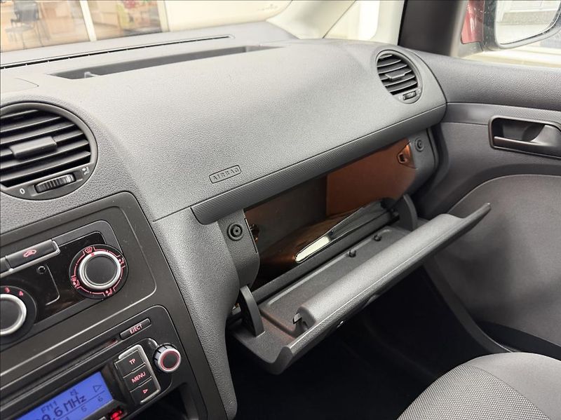 Volkswagen Caddy 1,6 TDi, 1majitel - fotka 15 z 25