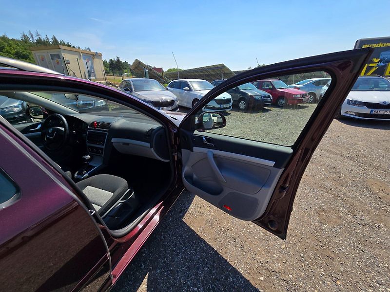 Škoda Octavia (2010) 1.8 Tsi 118kW DSG po servisu - fotka 20 z 22