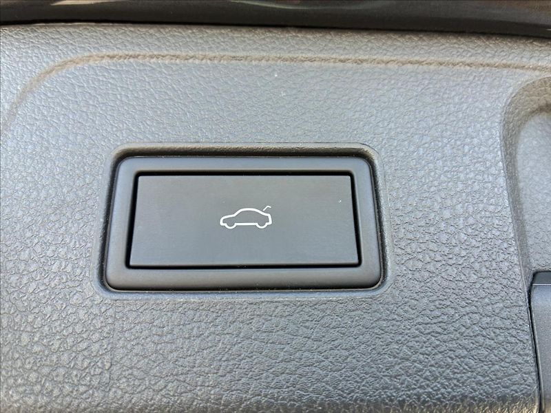 Volkswagen Passat 2,0 TDI TAŽNÉ KAMERA EL.KUFR - fotka 14 z 29
