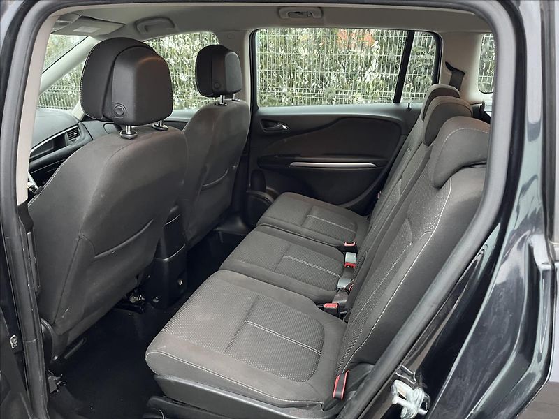 Opel Zafira 1,6 CDTi 100KW TOURER 2xKOLA - fotka 13 z 39