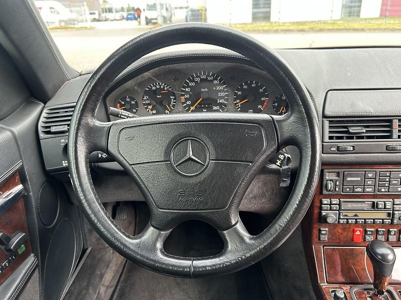 Mercedes-Benz SL 600 V12 - fotka 12 z 19