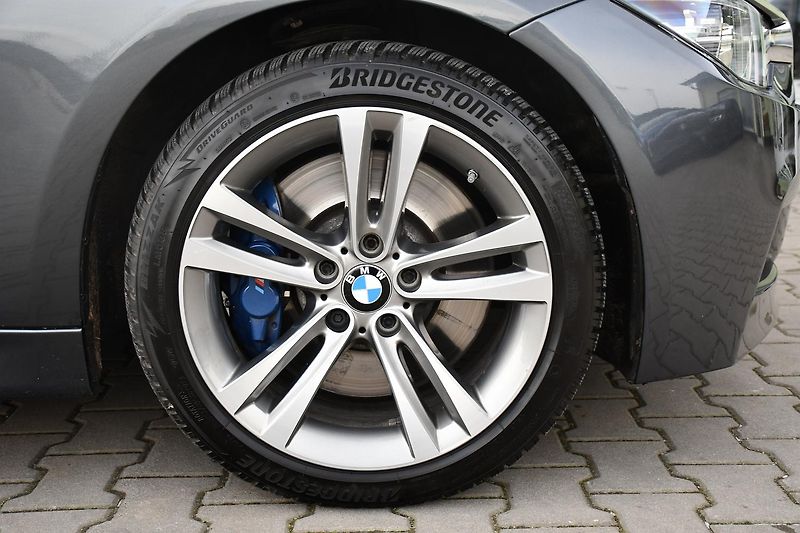 BMW Řada 3 330d xDrive MPaket SERV.KNÍŽKA - fotka 46 z 50