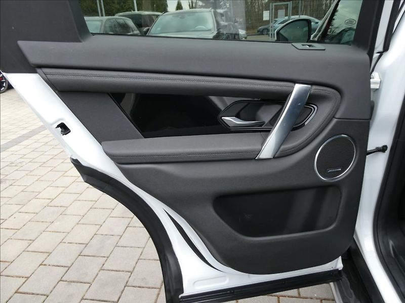 Land Rover Discovery Sport 2,0 P200 SE,1.Maj, ČR, DPH - fotka 18 z 41