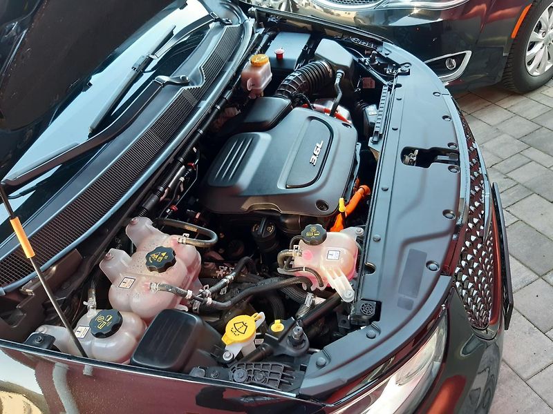 Chrysler Pacifica (2019) 3,6L V6 Hybrid,Plus, DVD,tažné - fotka 33 z 38