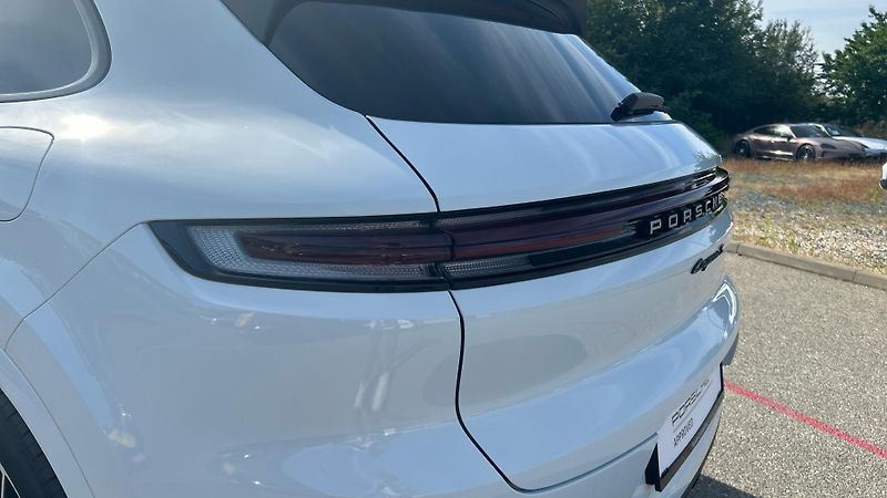 Porsche Cayenne S E-Hybrid - fotka 14 z 30