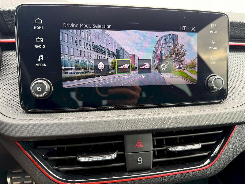 Škoda Scala (2025) 1,0TSI 85kW DSG MONTE CARLO - fotka 28 z 36