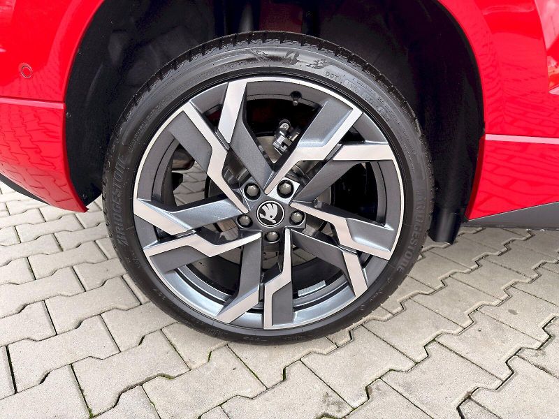 Škoda Karoq (2025) SPORTLINE TSI 1.5/110KW 7AP - fotka 17 z 42
