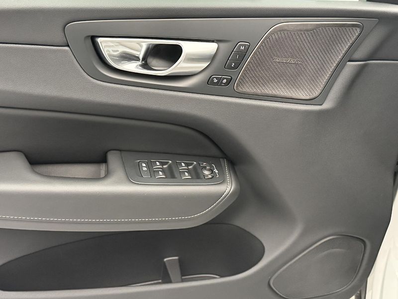 Volvo XC60 T8 AWD RECHARGE BRIG REZERVACE - fotka 7 z 48
