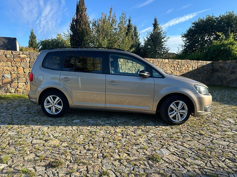 Volkswagen Touran (2012) - fotka 2 z 27